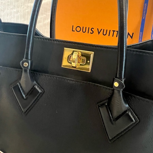 LOUIS VUITTON On My Side MM - Black - Picture 5 of 14